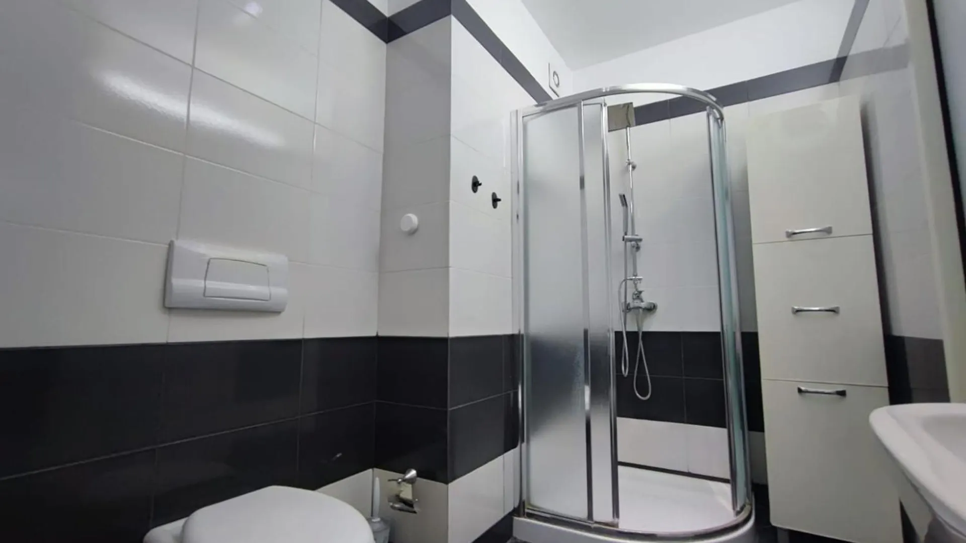 Charming 2 Bedroom Apartment In New Bazaar, تيرانا